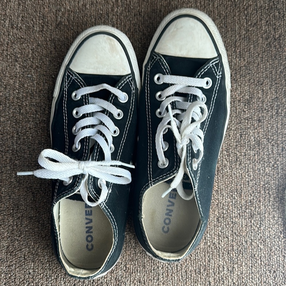 Converse low top size 8